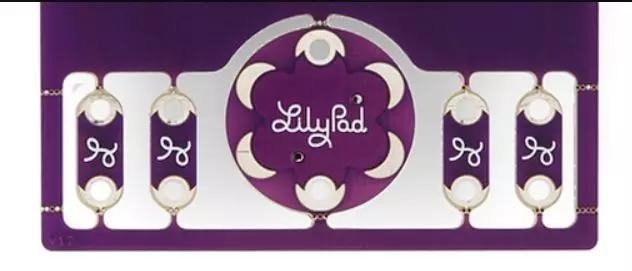 左面是插件焊盤，右面是貼片焊盤